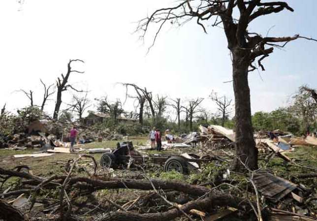 El estado de Oklahoma está de luto tras el paso de un descomunal sistema de tornados que ha costado decenas de vidas.