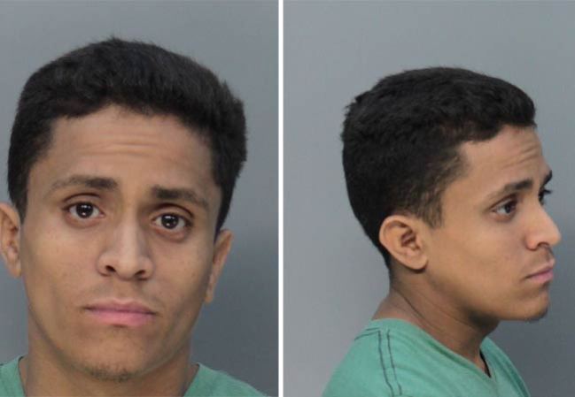Italo Zaviert Villa fue arrestado el 10/15/2013 en la región de Miami acusado de :<br /><br />LEAVING SCENE OF CRASH/INJURY