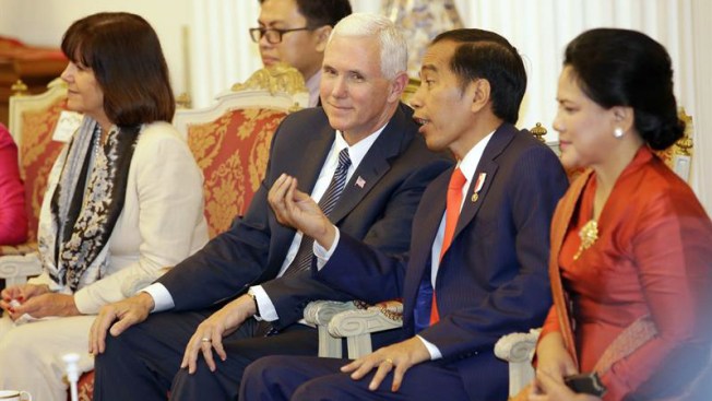 Vicepresidente de EU pide a Indonesia relación comercial de