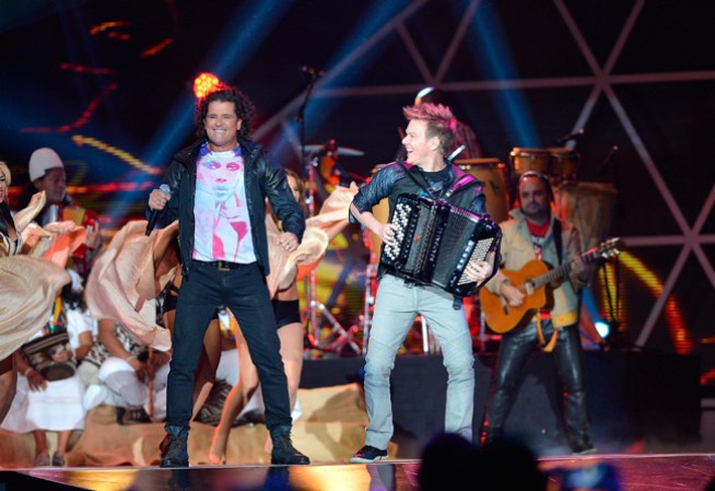 2013.- Carlos Vives y Michel Telo
