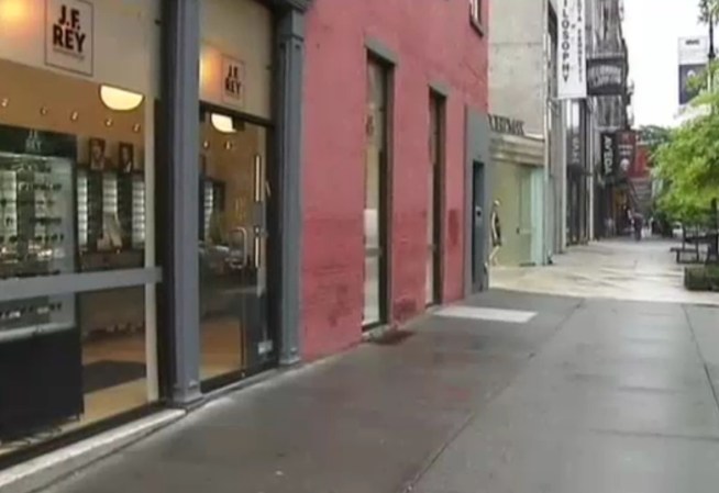 En el 1979 este establecimiento era una bodega, lo que hoy en día es una tienda de lentes.