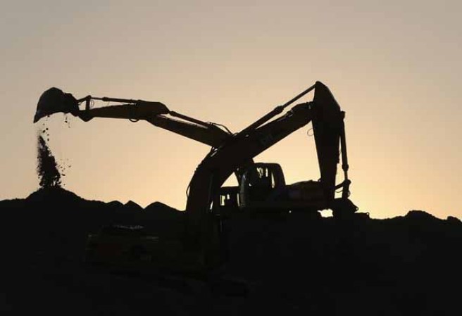 Equipos y voluntarios han trabajado día y noche para sacar a varios pueblos de los escombros.