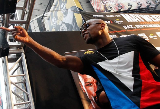 Los campeones del boxeo Floyd Mayweather Jr. y Saúl "Canelo" Álvarez se ven cara a cara en Nueva York, tras anunciar su pelea oficialmente. El combate será el próximo 14 de septiembre en el MGM Grand de Las Vegas.