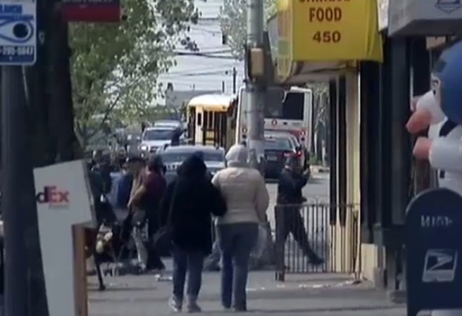 Varias unidades de emergencia tenían el perímetro cerrado en West New York.