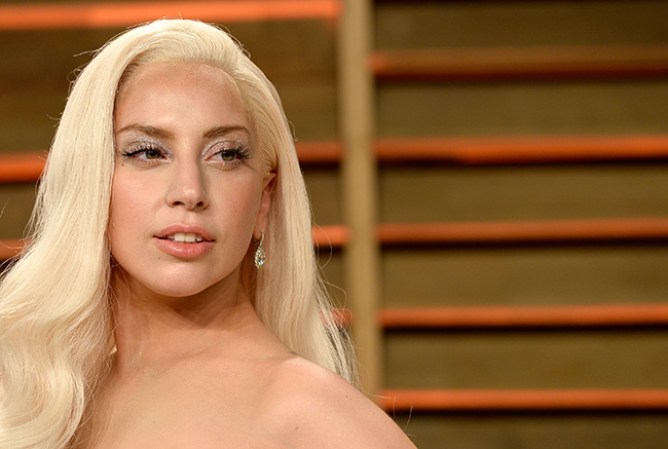 Lady Gaga se ha caracterizado por sus apoyo constante a causas sociales. Al lado de su madre, ´por ejemplo, creo fundación Born This Way, que combate el bullying juvenil.