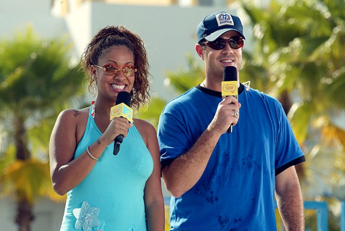 La La y Carson Daly durante las grabaciones del "MTV Spring Break 2003" en Miami Beach, Florida.