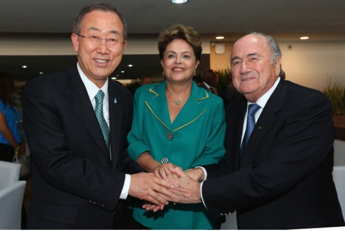 Secretario general de la ONU Ban Ki-Moon con la presidenta brasileña Dilma Rousseff y el presidente de FIFA Joseph S. Blatter.