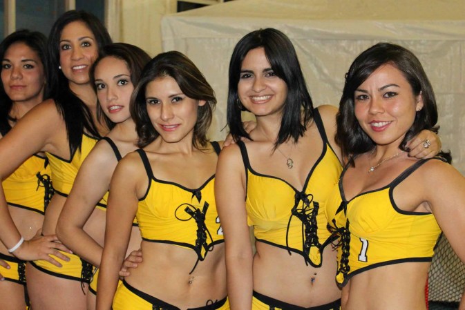 La liga Iberoamericana de Fútbol (LIBF) se ha convertido en todo un fenómeno mediático en México, donde el fútbol americano es jugado por mujeres en bikini.