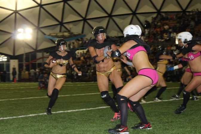 En los partidos las chicas se muestran como grandes guerreras en el campo de juego.