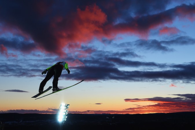 FALUN, SWEDEN : Irina Avvakumova de Russia en el Normal Hill Ski Jumping durante el FIS Nordic World Ski Championships.