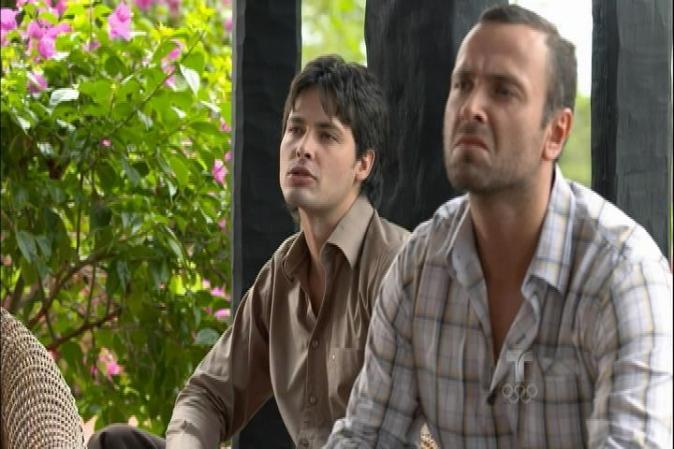 Los hermanos Motoa buscan la ayuda de Escobar para rescatar a Irma. Los hermanos y su padre deciden no dar un solo peso por el rescate de la niña.