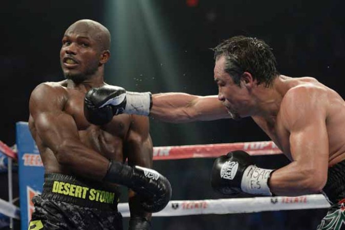 Ambos golpes fueron dos ganchos de izquierda de Bradley, la mano que más daño le hizo a Márquez.