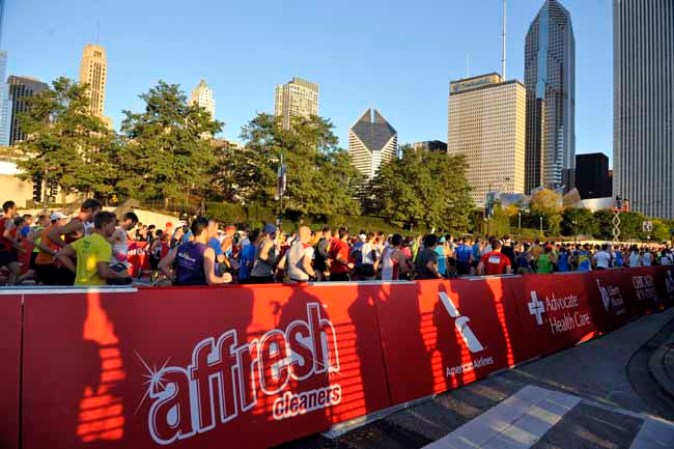 Con alta participación y grandes medidas de seguridad se celebró la maratón de Chicago.