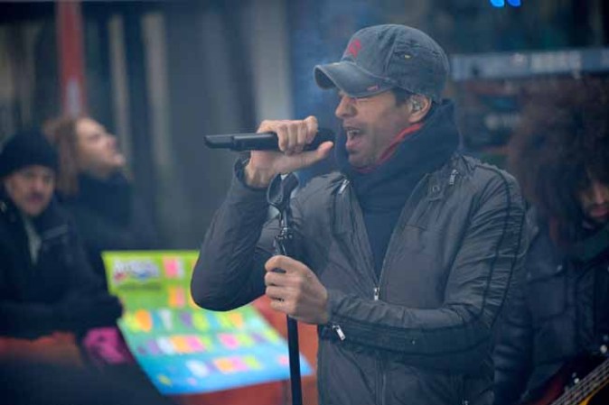 Enrique Iglesias subió la temperatura de sus fans.