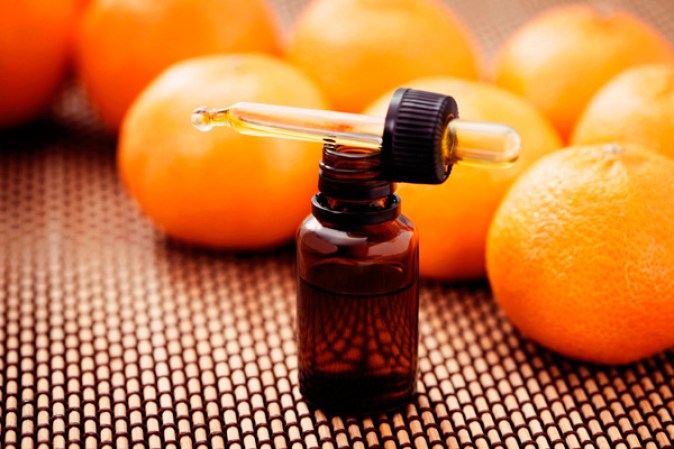 Aceite esencial de naranja. Ideal para quitar restos de goma de mascar de diversas superficies.