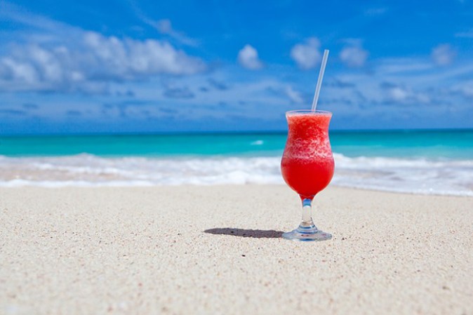 Con el calor se nos antojan todo tipo de bebidas, pero cuidado hay algunas que te pueden hacer perder tu linda figura.