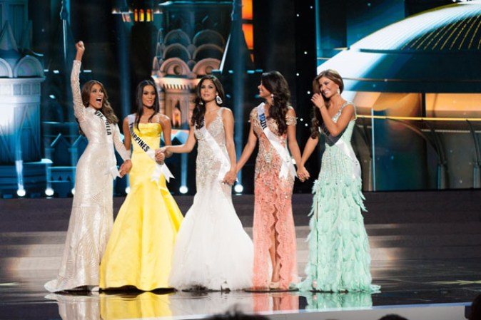 El cuadro de las 5 finalistas estuvo compuesto por: Gabriela Isler, Miss Venezuela; Ariella Arida, Miss Filipinas; Patricia Yurena Rodríguez, Miss España; Jakelyne Oliveira, Miss Brasil; y Constanza Báez, Miss Ecuador.