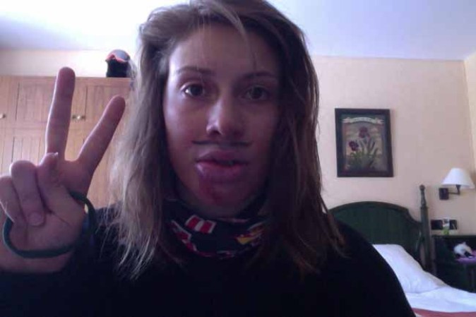 Eva Samkova, la deportista checa que compite con bigote.