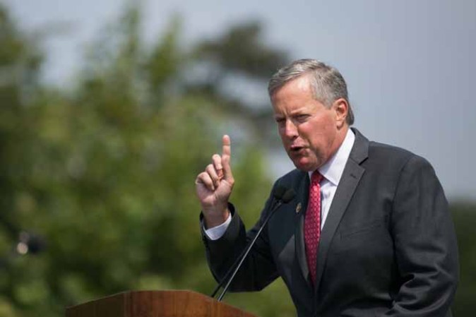 Mark Randall Meadows es un político miembro del Congreso representando a Carolina del Norte desde enero de 2013. Es miembro del partido republicano.