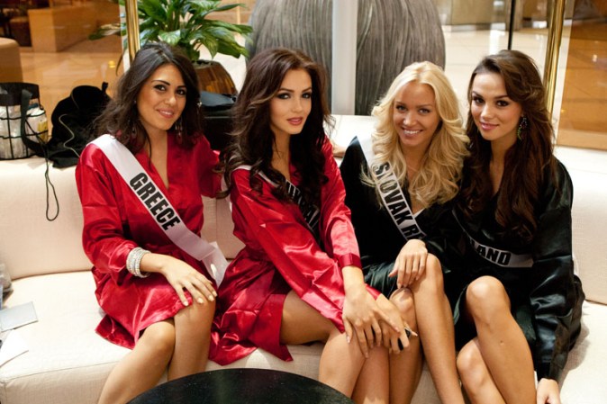 Anastasia Sidiropoulou, Miss Grecia 2013, Olga Storozhenko, Miss Ucrania 2013, Jeanette Borhyová, Miss Eslovaquia 2013, y and Paulina Krupińska, Miss Polonia 2013