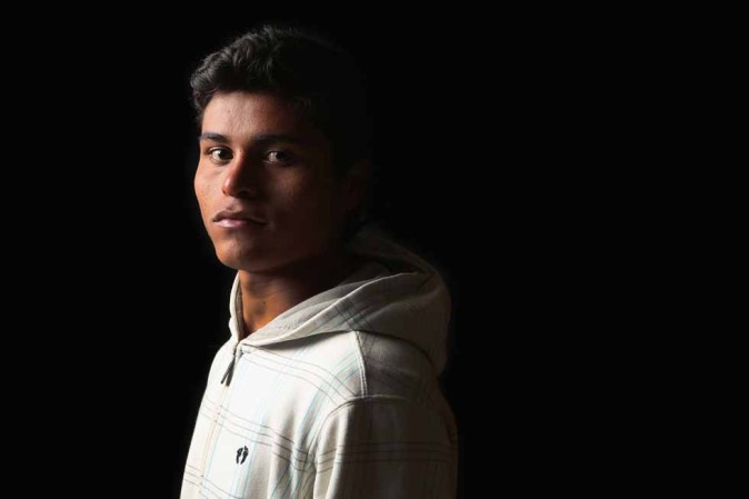 José Rosales, de 17 años es de Guatemala. Rosales dijo que él había vivido como inmigrante indocumentado en Los Ángeles durante dos años antes de ser deportado. Planea entrar por Arizona, con la ayuda de un "coyote" o agente de tráfico humano.