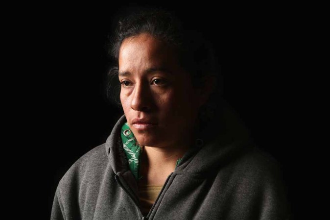 Silvia Pérez, de 29 años, es de Chiapas, México. Dijo que estaba siendo abandonada en el desierto por el "coyote" a quien le pagó para llevarla al otro lado de la frontera, en Arizona. Fue arrestada y deportada. Planea volver a intentarlo.