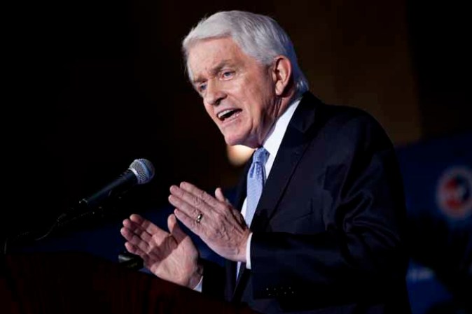 Thomas J. Donohue es Presidente y Director Ejecutivo de la Cámara de Comercio de los Estados Unidos. Desde que asumió su cargo en 1997, el Sr. Donohue ha convertido la Cámara en un motor político y de presión con gran influencia en todo el mundo.