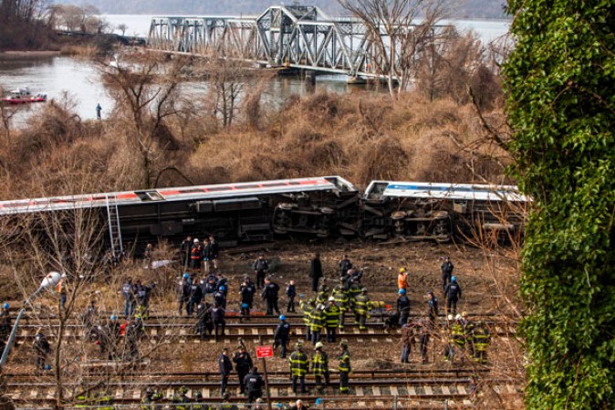 Cuatro muertos y más de 60 heridos es el balance provisional del descarrilamiento de un tren de pasajeros en el Bronx, en Nueva York.