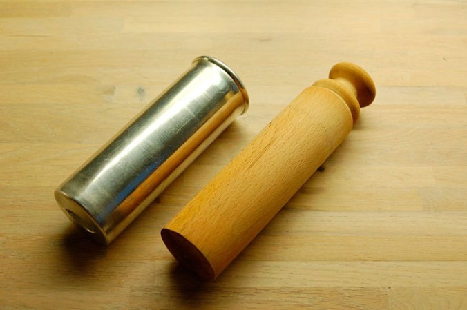 Duya para bollos (Bollesprøjte) Intrumento danés utilizado para conseguir diferentes formas de albóndigas o bollos.