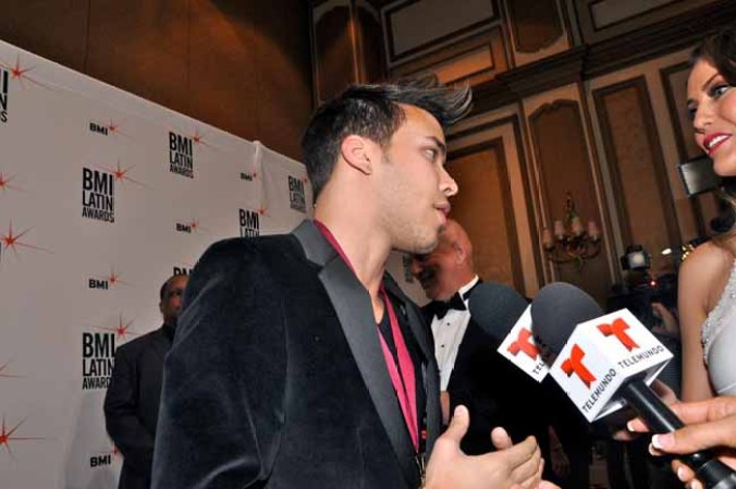Prince Royce, quien será “coach” de “La Voz Kids”, habló con la presentadora Jessica Carrillo, de “Acceso Total”.