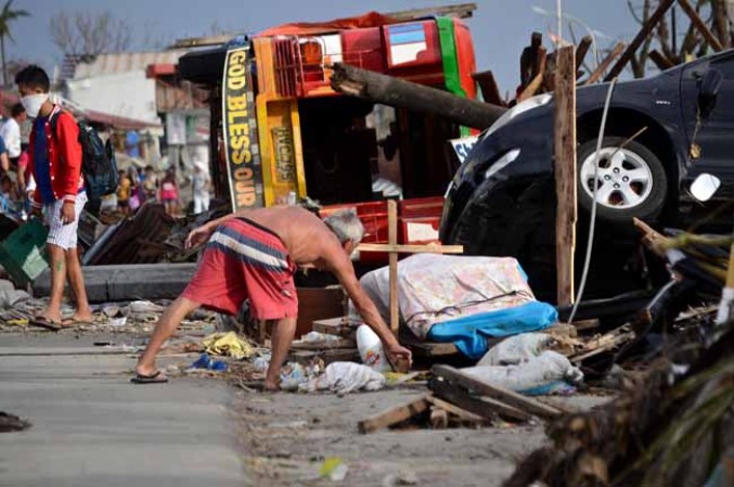 Tras la tragedia, Filipinas intenta levantarse pidiendo ayuda desesperadamente.