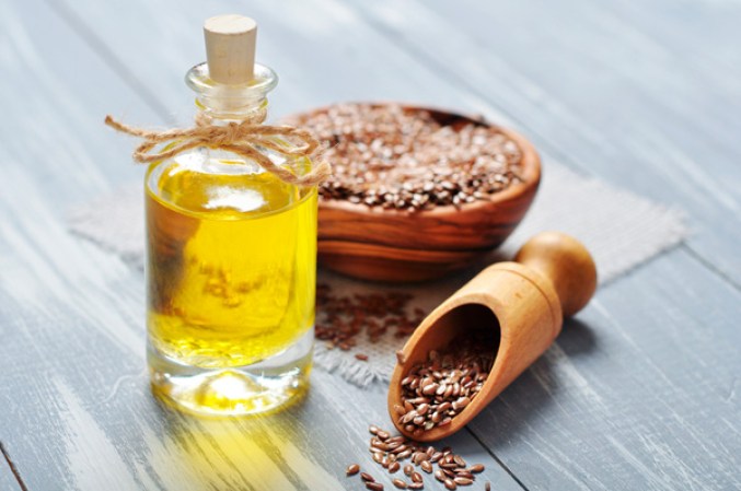 Aceite de linaza. La linaza es una semilla rica en Omega 3 y con propiedades nutricionales interesantes y efectos potencialmente beneficiosos para la salud.