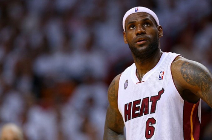 LeBron James. Basquetbol. $56.545.000