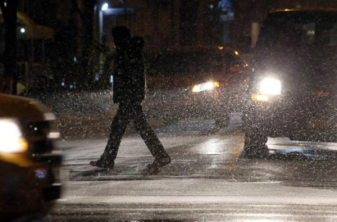 Una poderosa tormenta de nieve toca al noroeste del país, dejando al área tri estatal de Nueva York cubierta de hielo.
