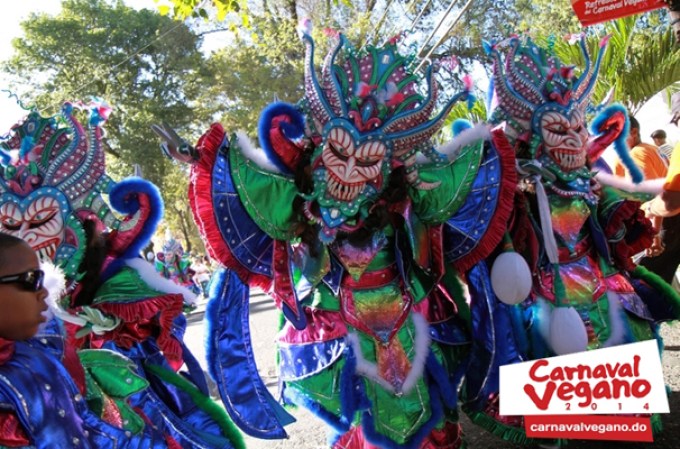 Imágenes del Carnaval Vegano 2014 desde la Vega, República Dominicana.