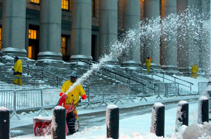 Efectos de una poderosa tormenta en el área tri-estatal de Nueva York, que dejó a su paso más de un pie de nieve.
