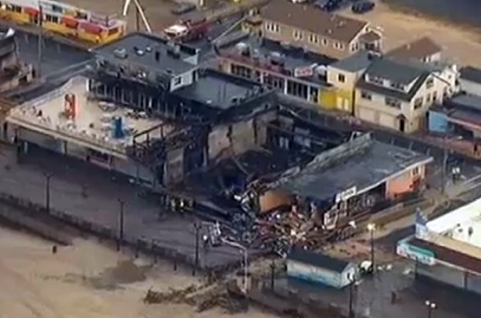 El fuego se inició en horas de la tarde en el recién inaugurado Seaside Park, a orillas de la playa de Seaside Heights.