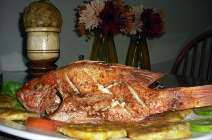 Una de las playas más visitadas e icónicas de Republica Dominicana es la de Boca Chica, la cual cuenta con una inigualable receta para preparar el pescado frito o al vapor.