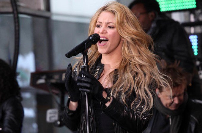 La estrella colombiana retorna por todo alto a los escenarios ante el lanzamiento de su nuevo disco, y tras convertirse en madre. Presentación de Shakira en el show “Today” en la Plaza Rockefeller de Nueva York.
