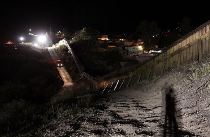 Las personas solicitantes de asilo que superan la entrevista de temor fundado se les permite solicitar asilo, salen del procedimiento de deportación expedita y se sujetan a procedimientos decididos por un juez de migración.