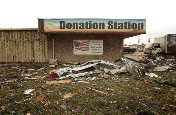 El estado de Oklahoma está de luto tras el paso de un descomunal sistema de tornados que ha costado decenas de vidas.