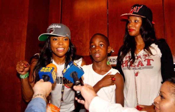 MIAMI, FL - JUNE 21: Gabrielle Union celebra la victoria del Heat 121-106 contra Oklahoma City en la fibnal del 2012.