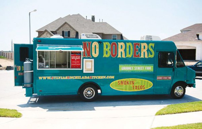 Si estas en Houston puedes pedir el Silvia's Enchiladas truck para tus reuniones.