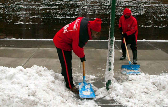 Efectos de una poderosa tormenta en el área tri-estatal de Nueva York, que dejó a su paso más de un pie de nieve.