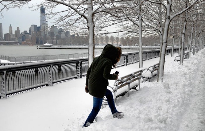 Efectos de una poderosa tormenta en el área tri-estatal de Nueva York, que dejó a su paso más de un pie de nieve.