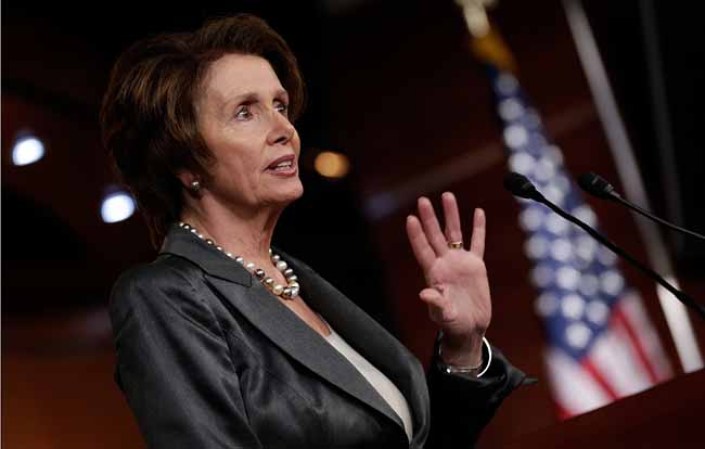 El enfoque de Nancy Pelosi, la Líder Demócrata del 113º sesión del Congreso, es como reforzar la clase media y crear empleos. Del 2007 al 2010, Pelosi fue la Presidenta de la Cámara de Representantes y fue la primera mujer en la historia de los Estados Unidos elegida para ese puesto.