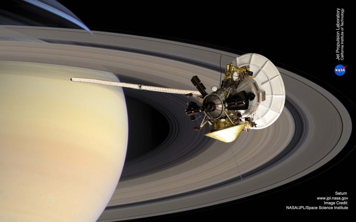 No lleva tripulación y su objetivo es estudiar el planeta Saturno y sus satélites naturales.