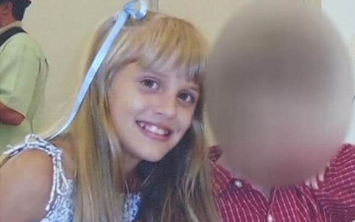 14 DE FEBRERO, 2011: Hallan el cadáver descompuesto de Nubia Barahona en la camioneta de su padre adoptivo en la I-95 en West Palm Beach. En el vehiculo también descubren semi inconsciente a Víctor, hermano de Nubia (derecha, foto difuminada).