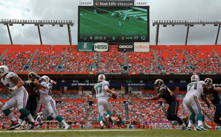 Los Miami Dolphins impusieron su potencia ante los Rams de Saint Louis, con una victoria 17-14.