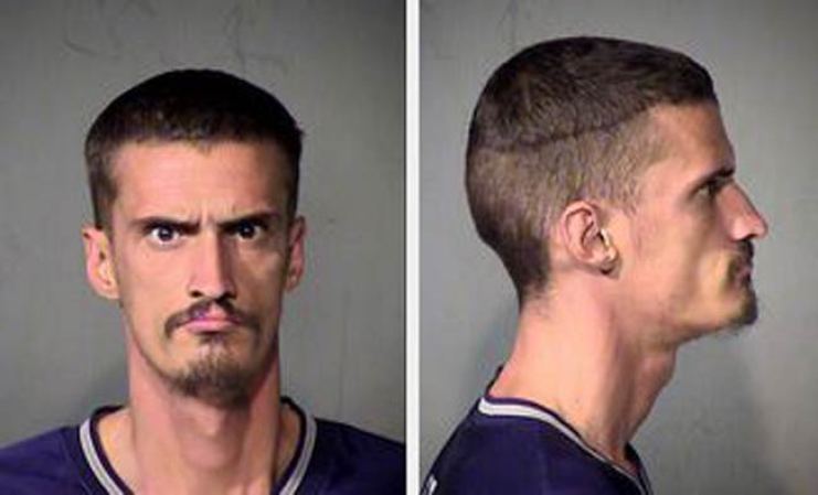 Bryan Everett Burris fue arrestada el 10/09/2013 en la región Phoenix, Arizona, acusado de :<br /><br />MARIJUANA-POSSESS/USE<br />DRUG PARAPHERNALIA-POSSESS/USE